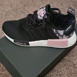 Womens NMD R1 Shoes
